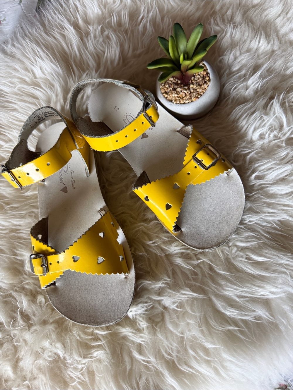 Sun San SWEET Girls12 Yellow Patent LEATHER Sandals EUC